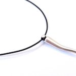 Κολιέ με κορδόνι, Δόντι