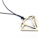 Κολιέ με κορδόνι, Διαμάντι