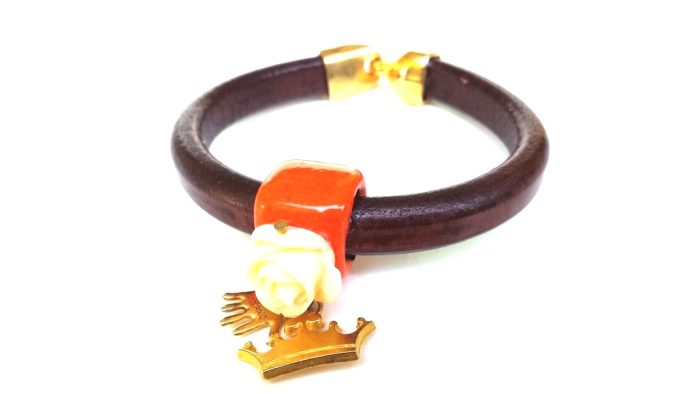 Bracelet of thick leather