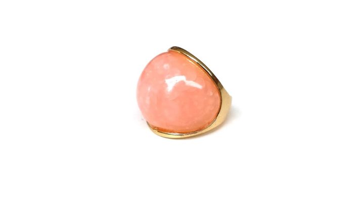 Ring with round stone