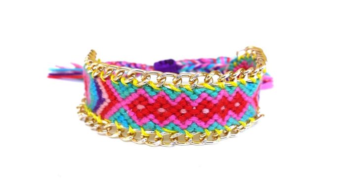 Knitted bracelet with chain