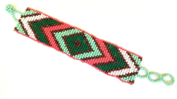 Bracelet made of fine beads