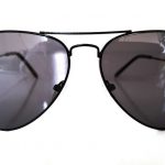 Γυαλιά ηλίου με μαύρο φακό