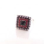 Beaded square ring, γκρι-μπορντώ