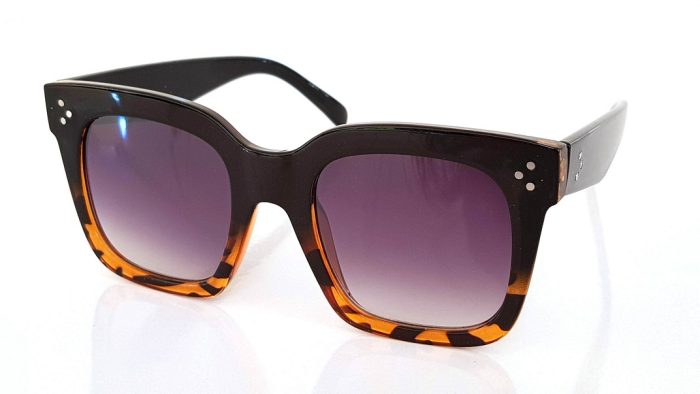 Sunglasses with square lens