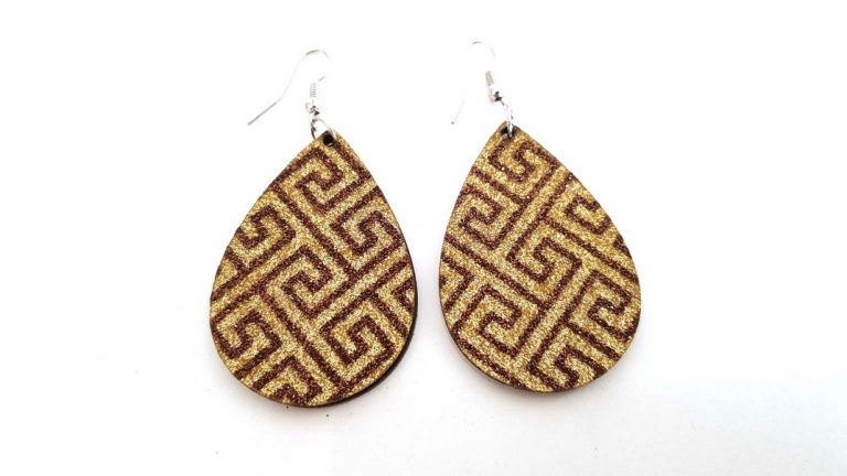 Earrings with glitter