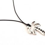 Κολιέ με κορδόνι και μεταλλικό στοιχείο