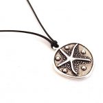 Κολιέ με κορδόνι και μεταλλικό στοιχείο