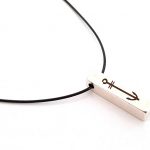 Κολιέ με κορδόνι και μεταλλικό στοιχείο