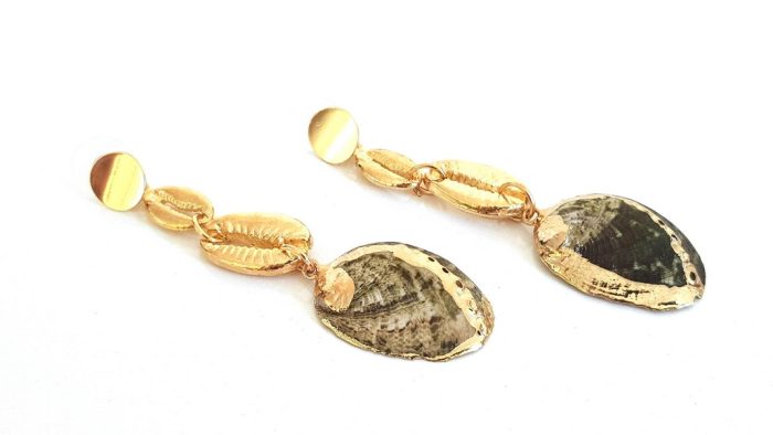 Hanging earrings with shells
