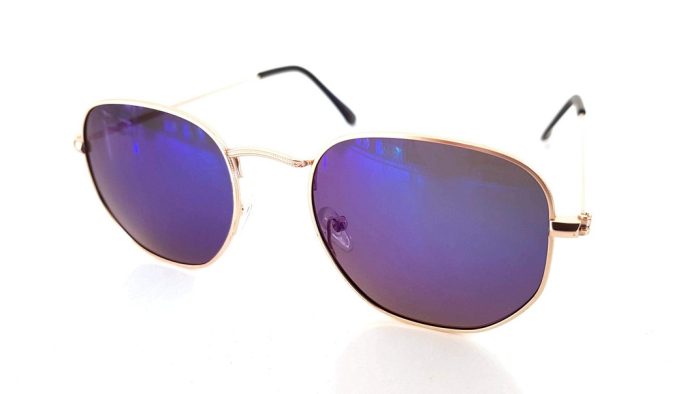 Sunglasses with hexagonal polarized lens