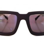 Γυαλιά ηλίου με τετραγωνισμένο σκελετό