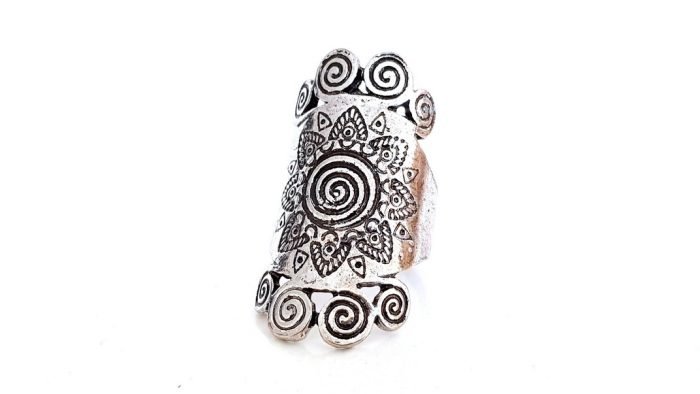 Δαχτυλίδι με boho σχέδια