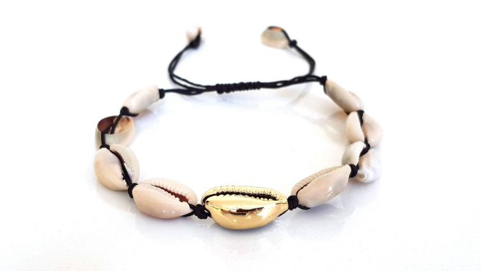 Women's bracelet with shells