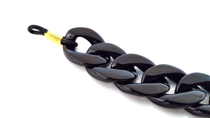 Chain of glasses