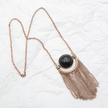 Boho κολιέ με μεταλλικά κρόσσια