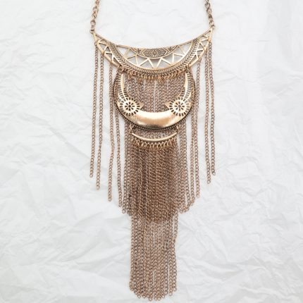 Boho κολιέ με μεταλλικά κρόσσια