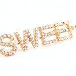 Κλιπ μαλλιών με τη λέξη SWEET