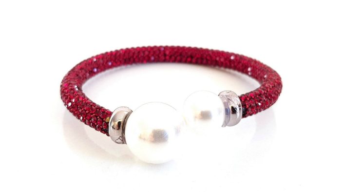 Bracelet with rhinestones and pearls