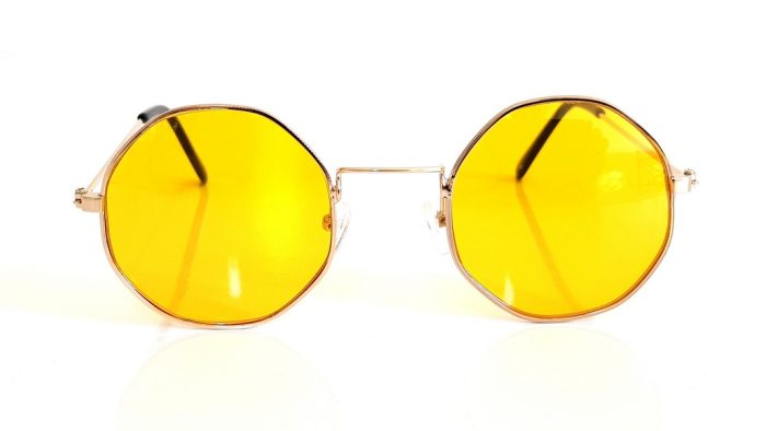 Sunglasses with polygonal rounded lenses
