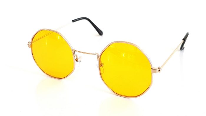 Γυαλιά ηλίου με πολυγωνικούς στρογγυλεμένους φακούς