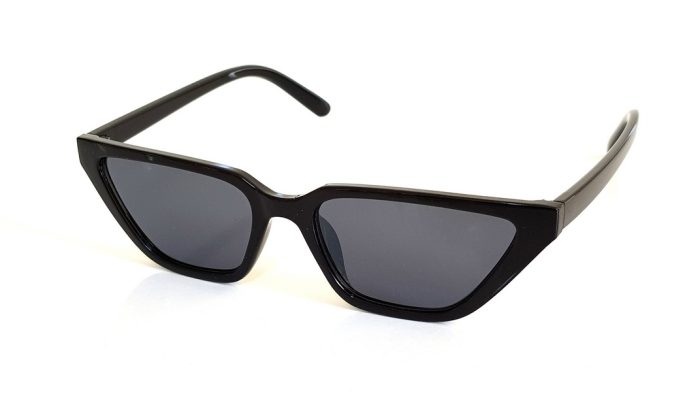 Sunglasses with cat eye lenses