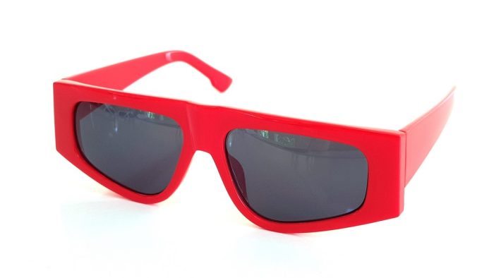 Sunglasses with wide arms