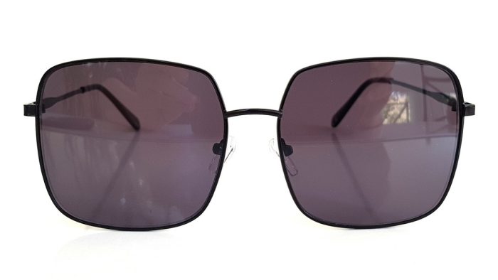 Sunglasses with square lenses