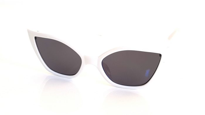 Cat eye sunglasses with polygonal lenses