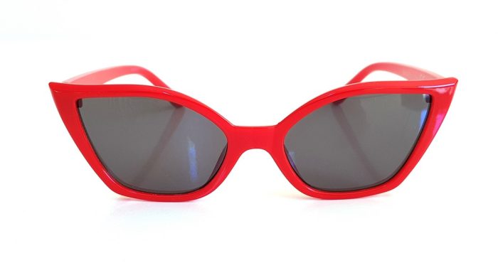 Cat eye sunglasses with polygonal lenses