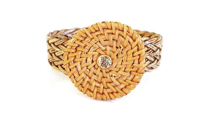 Wrist bracelet