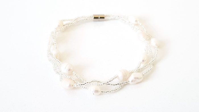 Bracelet with pearls