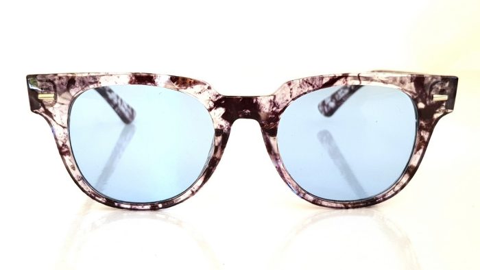 Wayfarer style sunglasses