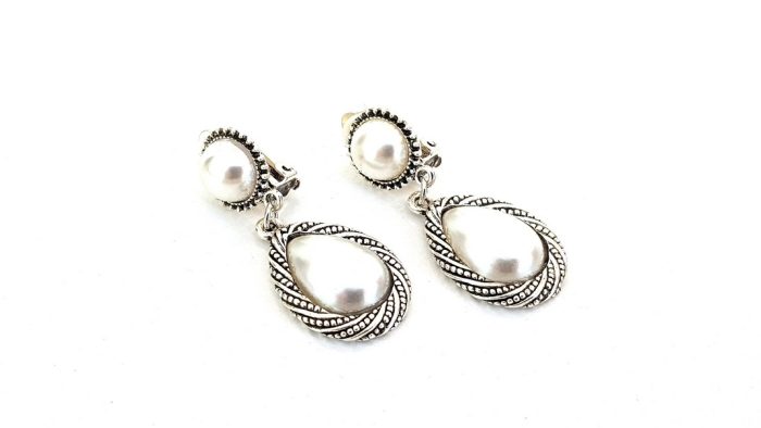 Hanging earrings with clips