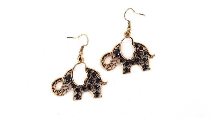 Elephant-shaped pendant earrings