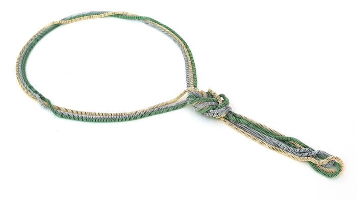 Set of 3 long necklace made of wire round chain