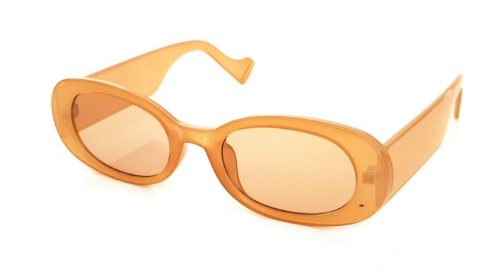 Sunglasses with oval lenses