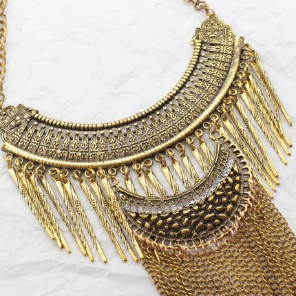 Boho κολιέ με μεταλλικά κρόσια