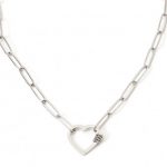 Κοντό ατσάλινο κολιέ με καρδιά