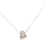 Κοντό ατσάλινο κολιέ με καρδιά