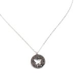 Κοντό ατσάλινο κολιέ με πεταλούδα