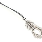 Κολιέ με κορδόνι και μεταλλικό στοιχείο