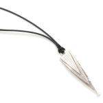 Κολιέ με κορδόνι και μεταλλικό στοιχείο