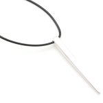 Κολιέ με κορδόνι και μεταλλικό στοιχείο