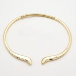 Ατσάλινο κολιέ choker Hug που δεν πιέζει, χρυσό