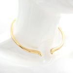 Ατσάλινο κολιέ choker Hug που δεν πιέζει, χρυσό