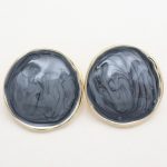 Γκρι σκουλαρίκια με χρυσο περίγραμμα