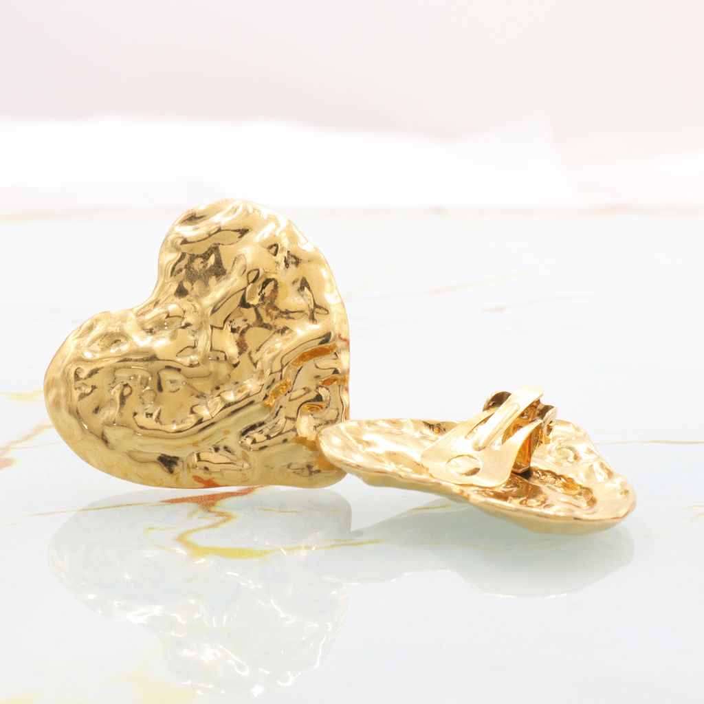 Ατσάλινα  σκουλαρίκια καρδιές σαν σφυρήλατες με κούμπωμα κλιπ Ατσάλινα  σκουλαρίκια καρδιές σαν σφυρήλατες με κούμπωμα κλιπ