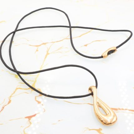 Κολιέ από σχοινί και με ατσάλινο στοιχείο