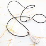 Κολιέ από σχοινί και με ατσάλινο στοιχείο